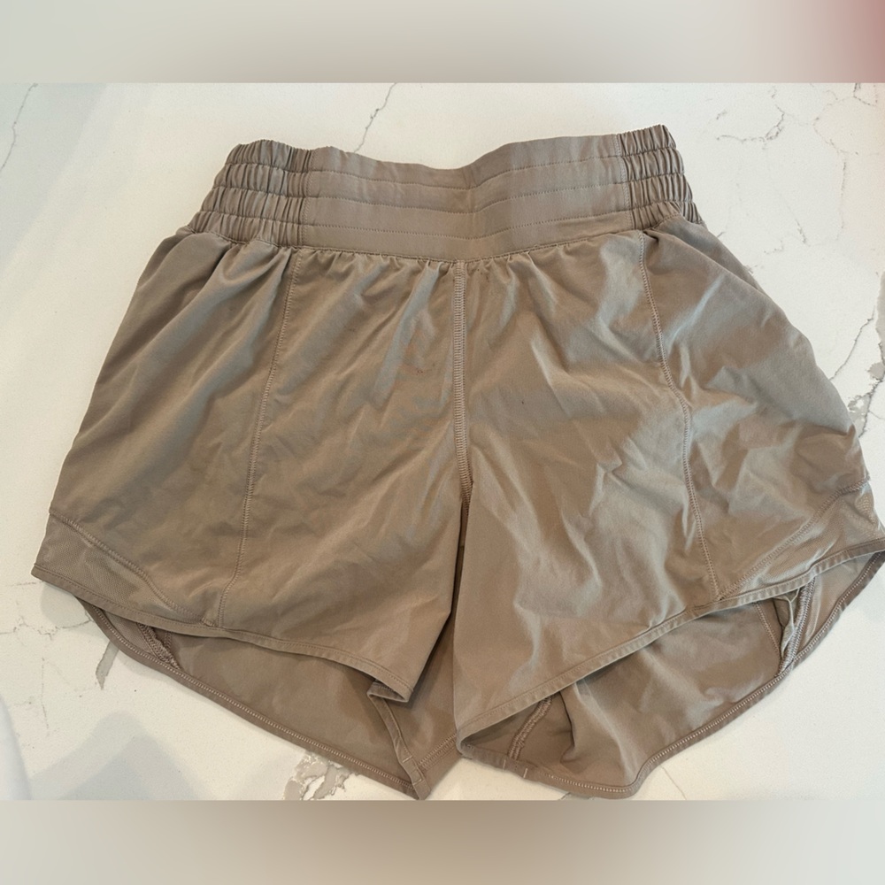 Lululemon Hotty Hot High-Rise Lined Short 4” - Sheer Oak